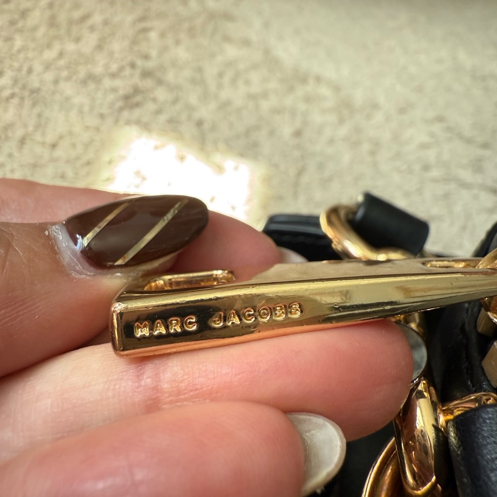 Marc Jacobs Black and Cream Logo Crossbody - Picture 3 of 9